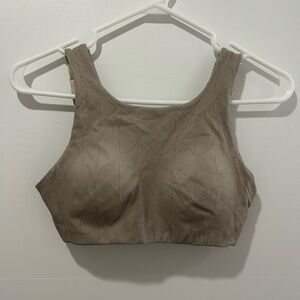 High-Neck FWD Sports Bra